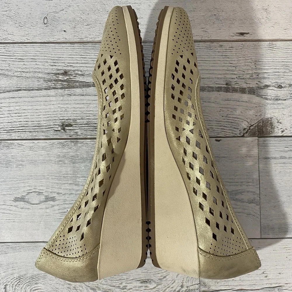 Naturalizer Wedges Womens 8 M Gold Brina Metallic Laser Cutout Perforated Casual